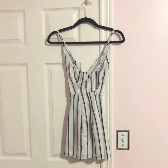 Black and white romper - Picture 2 of 2